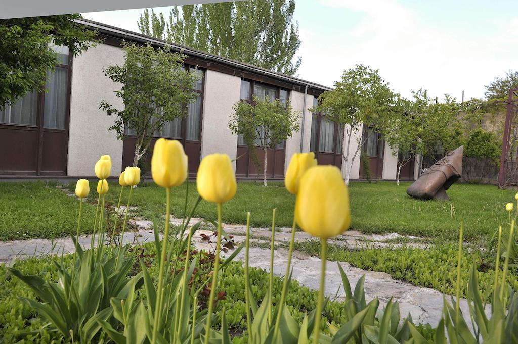 Berlin Art Hotel Gyumri Esterno foto